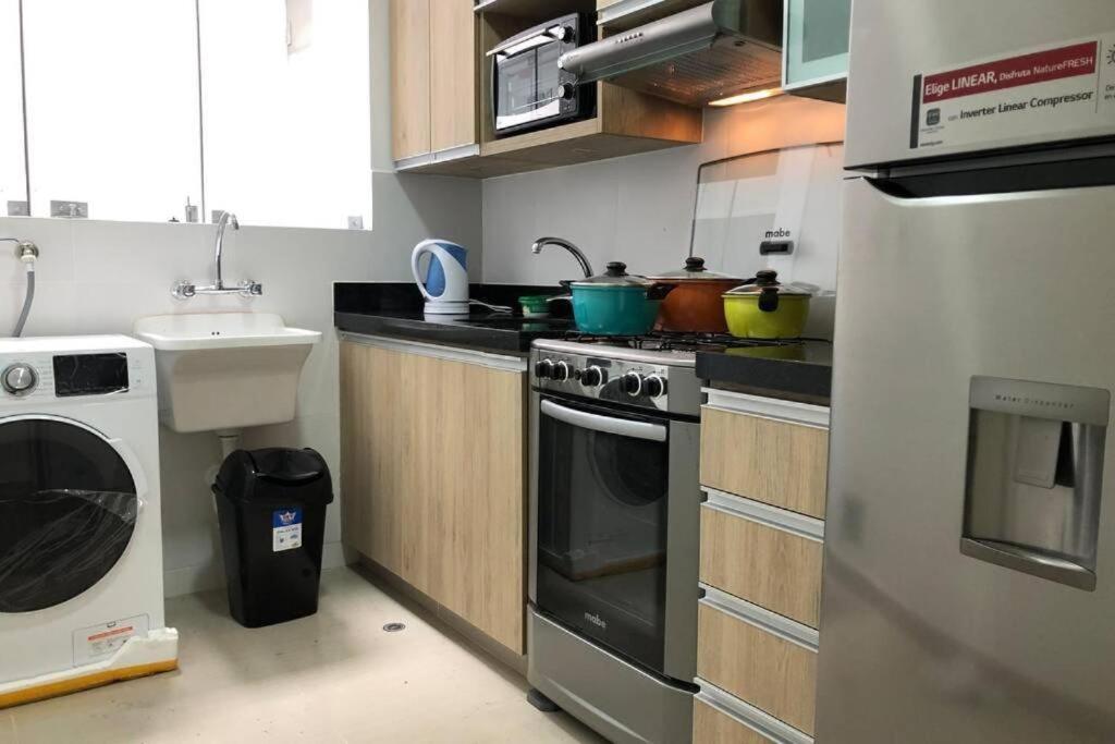 2- Amplio Departamento Remodelado En Miraflores Лима Екстериор снимка